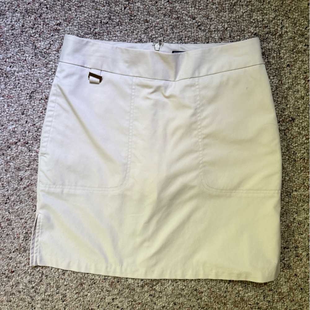 VINEYARD VINES Khaki Golf Skort Zip Pockets Tee Holder Size 4